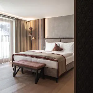 https://hotel-salzburg.saalbachhinterglemmhotels.com